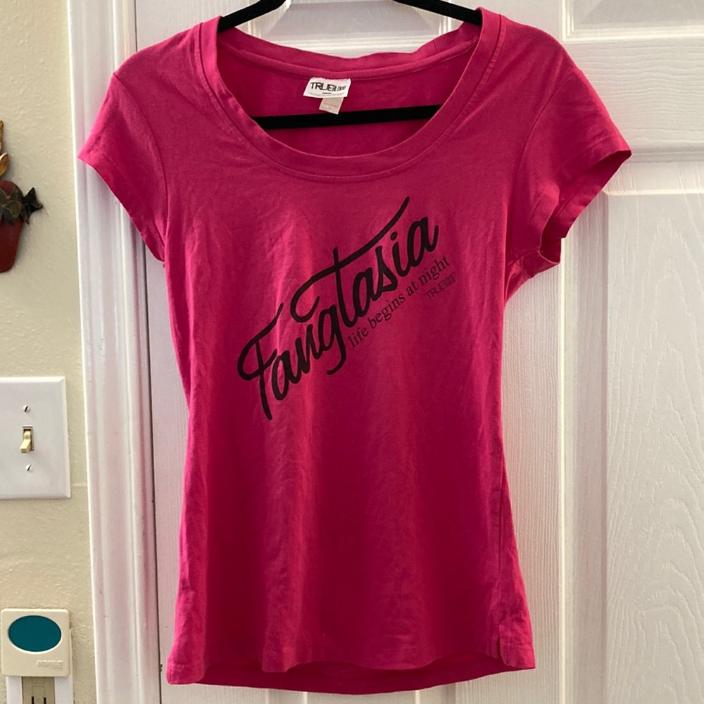 Woman’s size XL HBO True Blood “Fangtasia” t-shirt. EUC. Runs small! Hot pink.